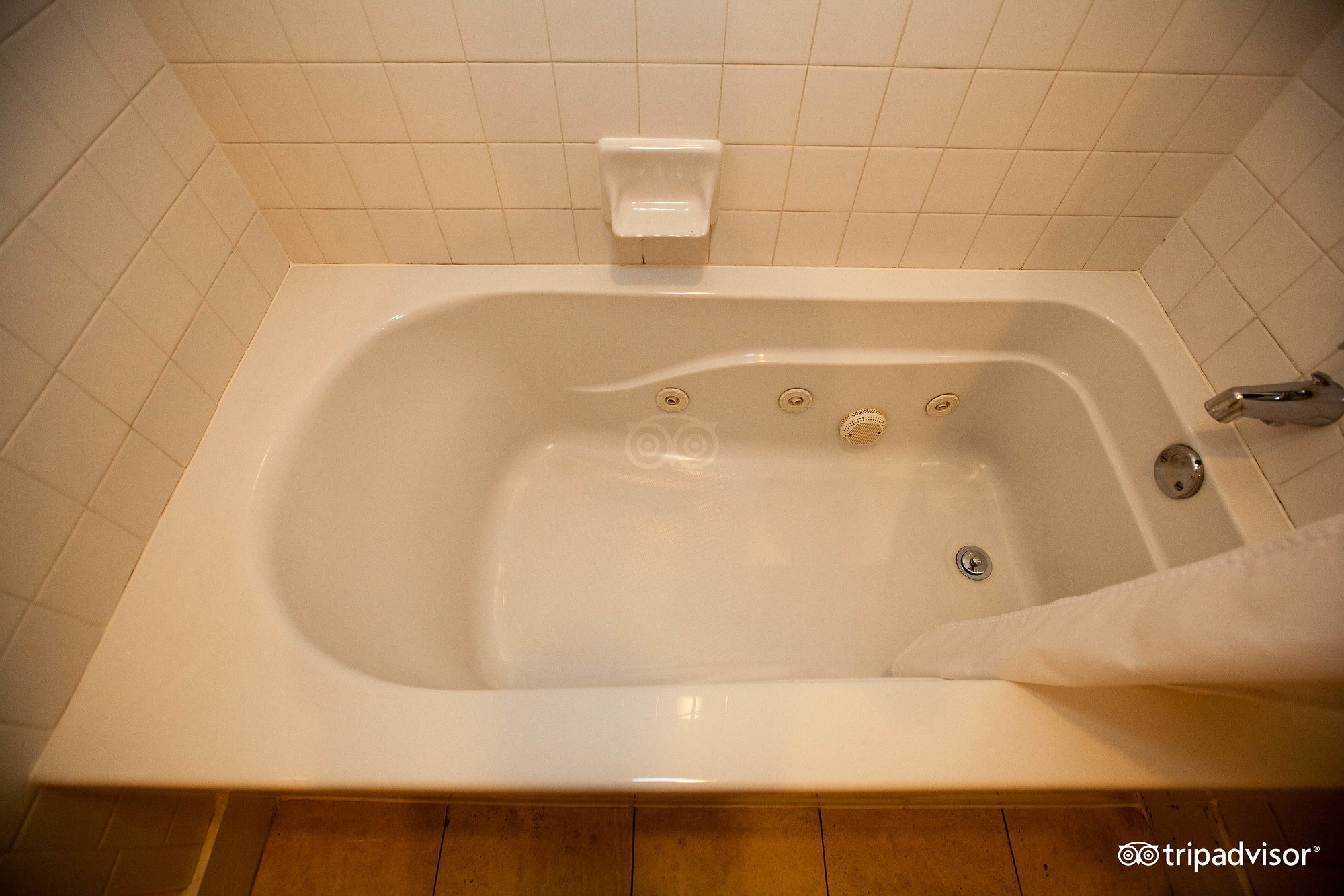 The Conch House Heritage Inn has Jacuzzi suites