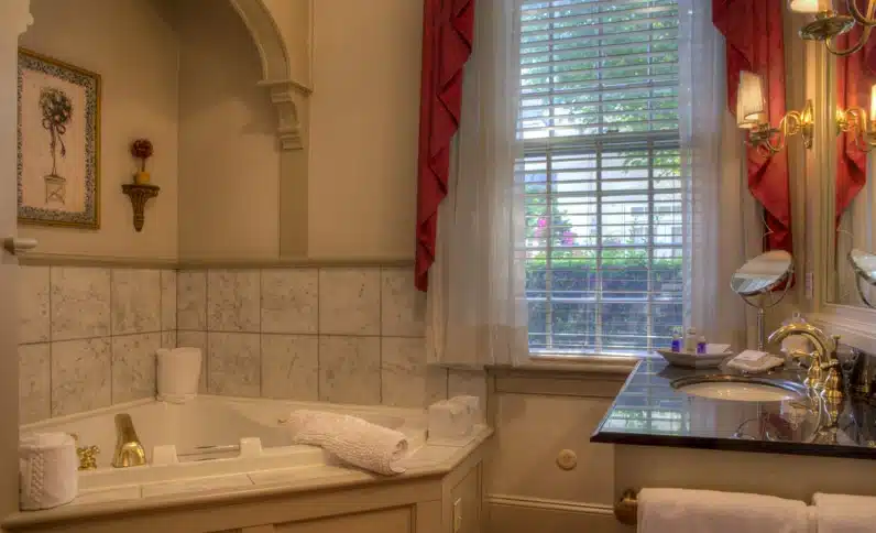 The Francis Malbone House has Jacuzzi suites