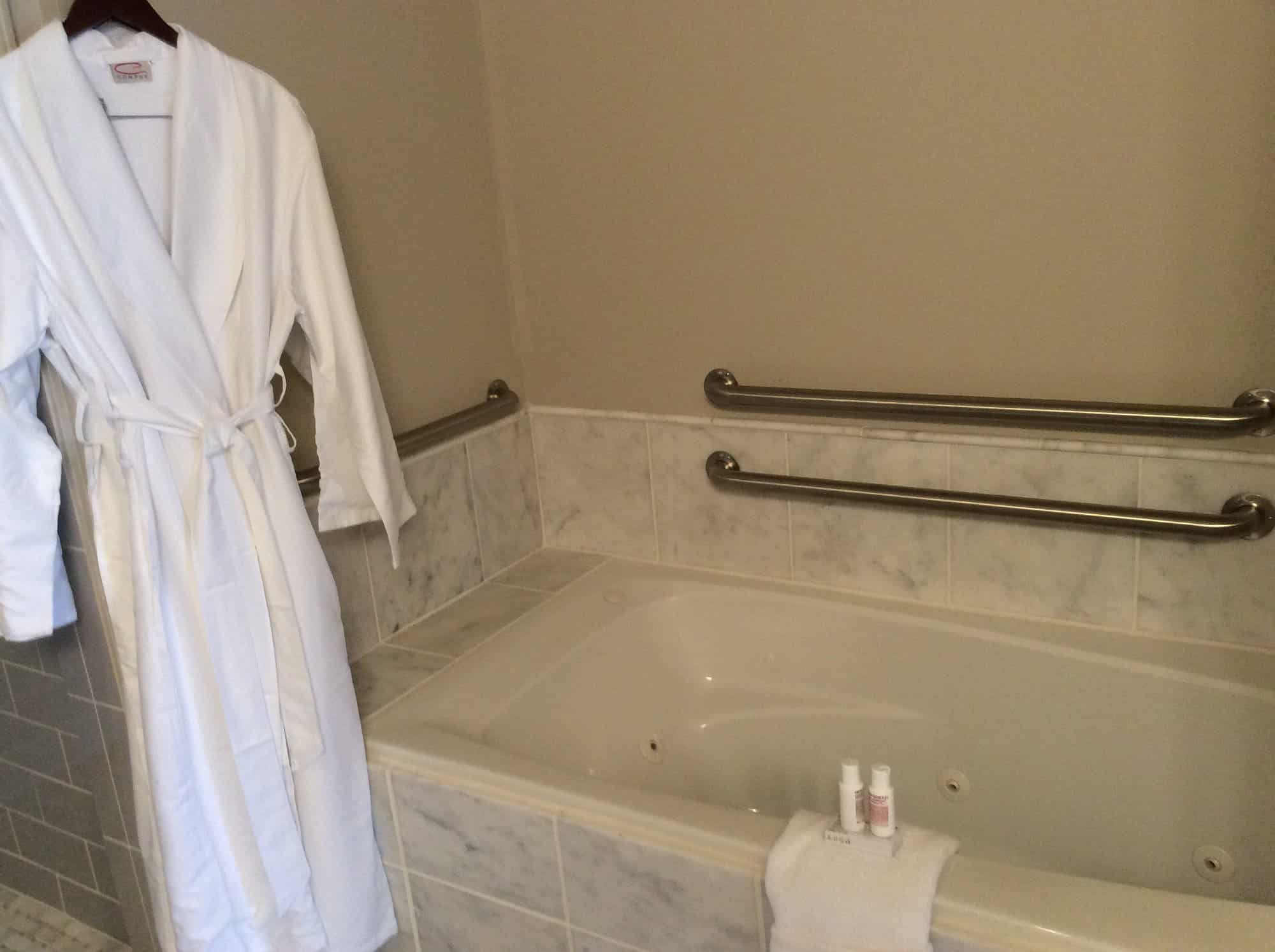 The Kentucky Grand Hotel & Spa has Jacuzzi suites