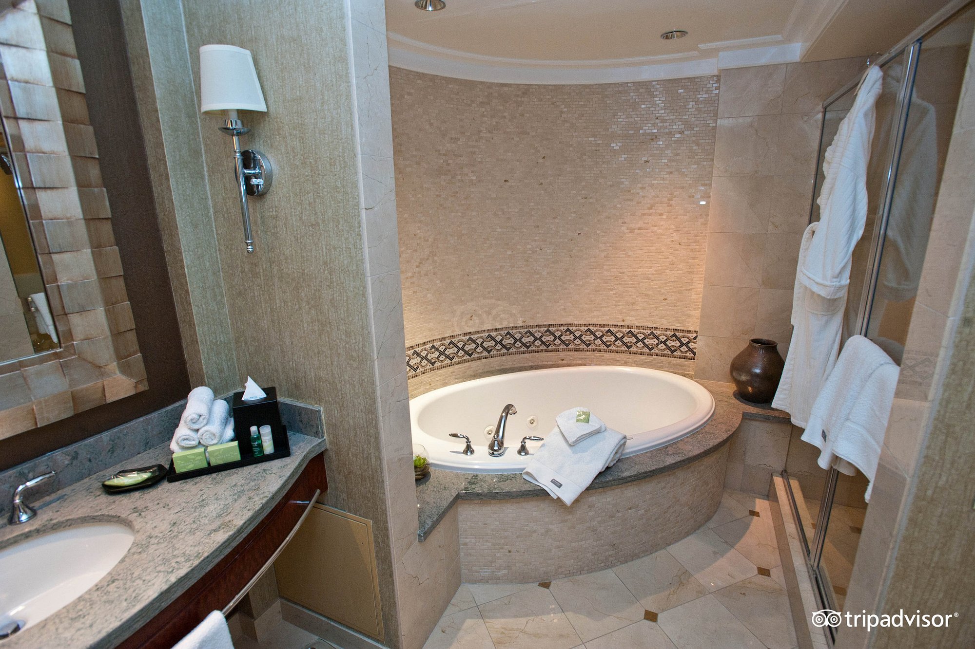 The Westin Kierland Resort & Spa has Jacuzzi suites