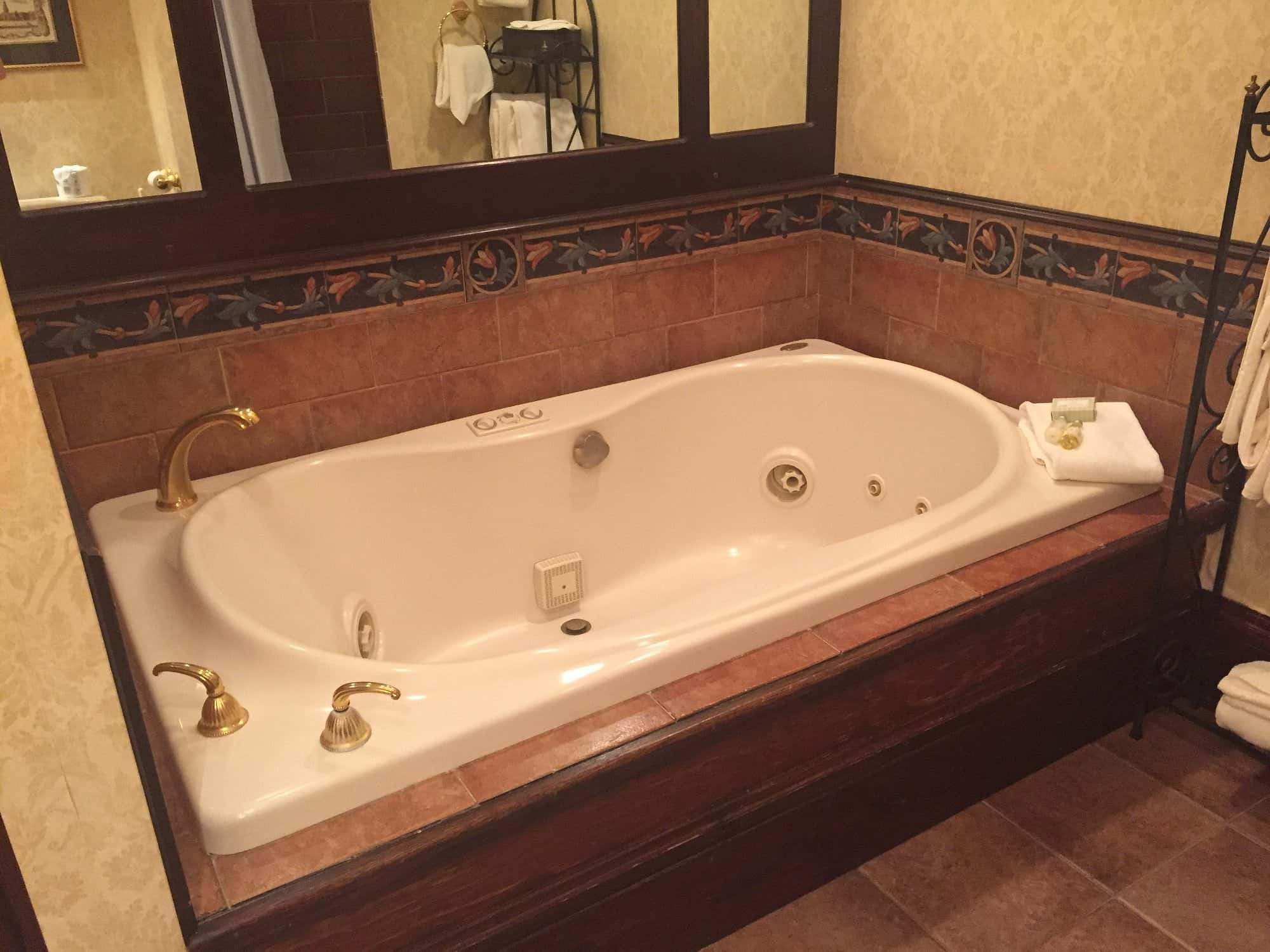 The Wynstone has Jacuzzi suites