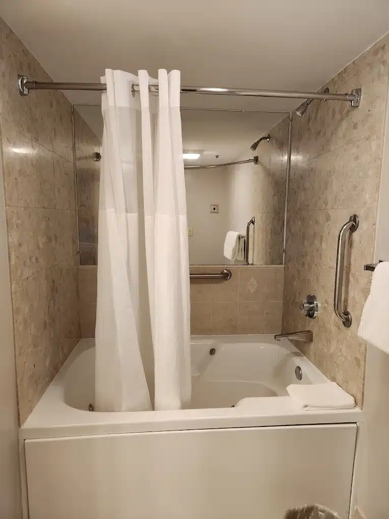 Wellington Resort has Jacuzzi suites