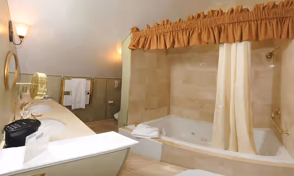 The Cliff House at Pikes Peak has Hot tub suites