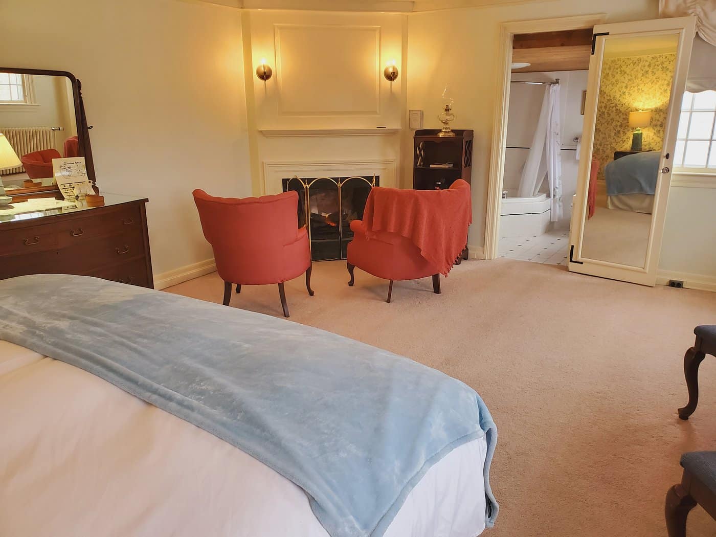 Adair Country Inn & Restaurant has Jacuzzi suites