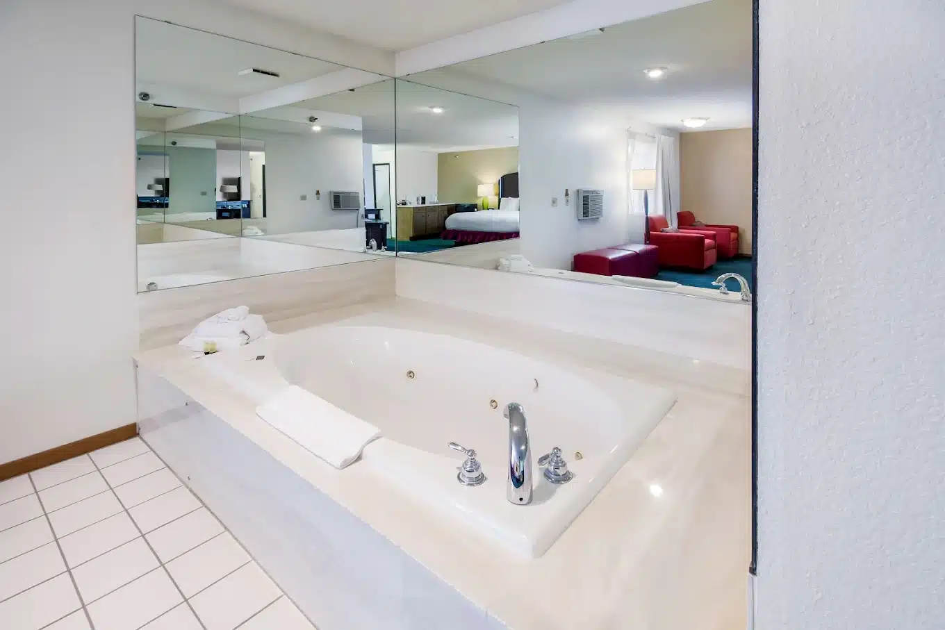 Alliance Hotel & Suites has Jacuzzi suites