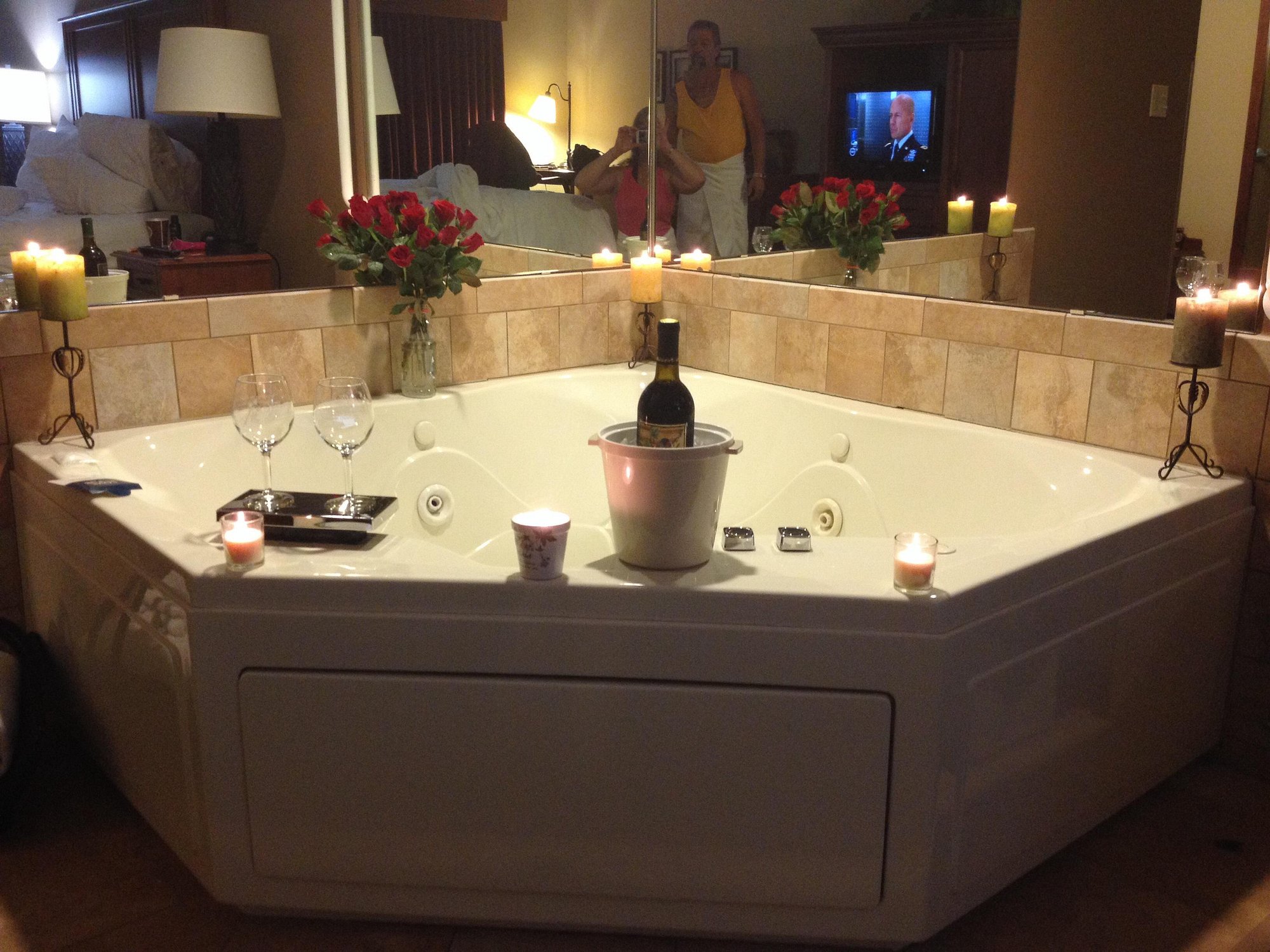 AmericInn by Wyndham McAlester has Jacuzzi suites