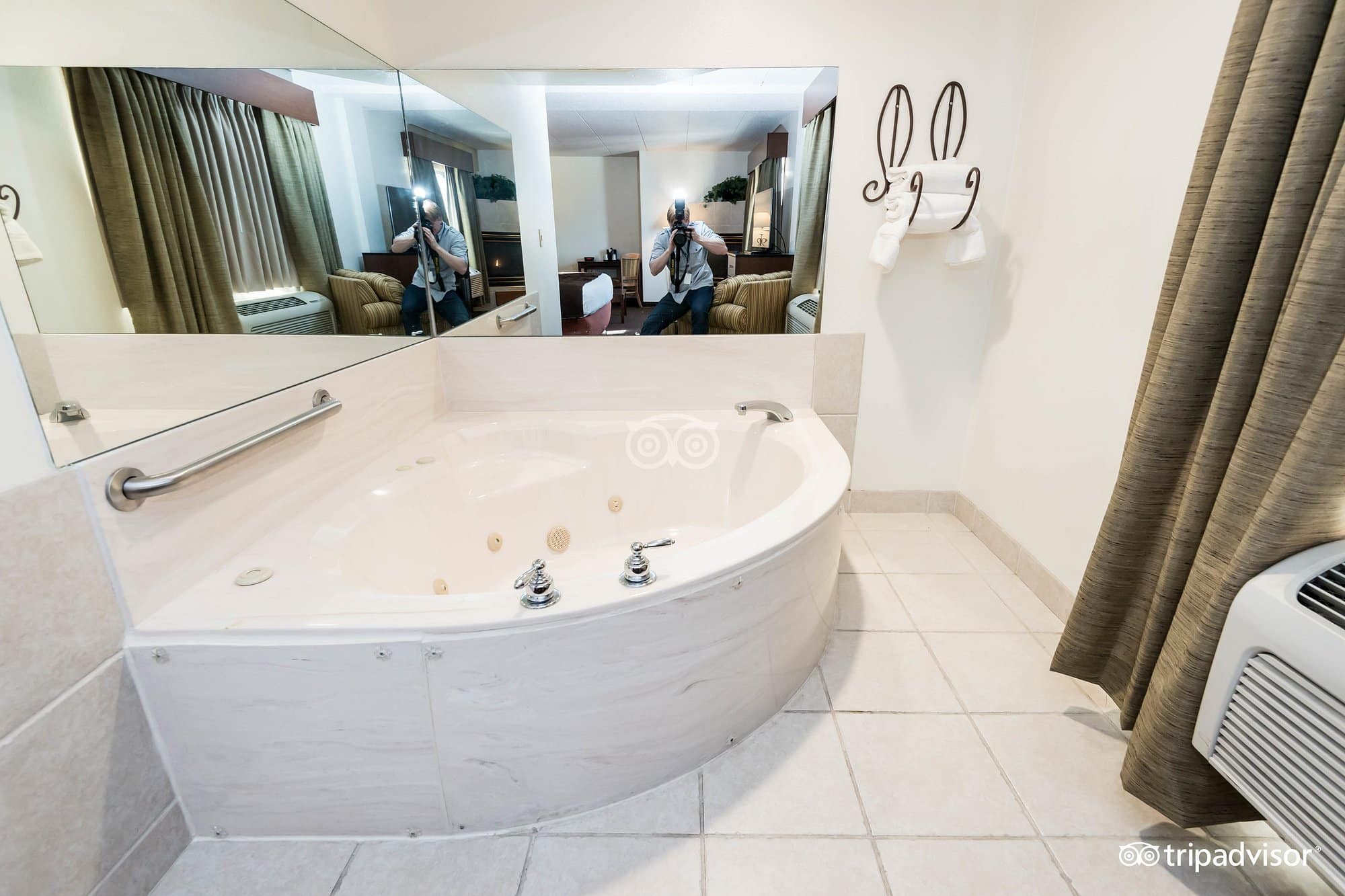 Americinn By Wyndham Rapid City has Jacuzzi suites