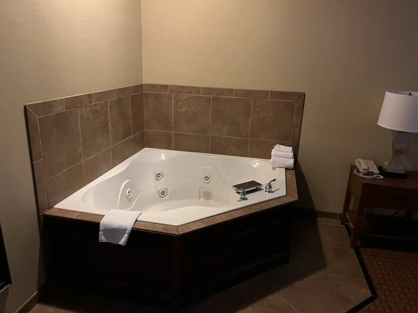 Baymont Inn & Suites by Wyndham Sturgis has Jacuzzi suites