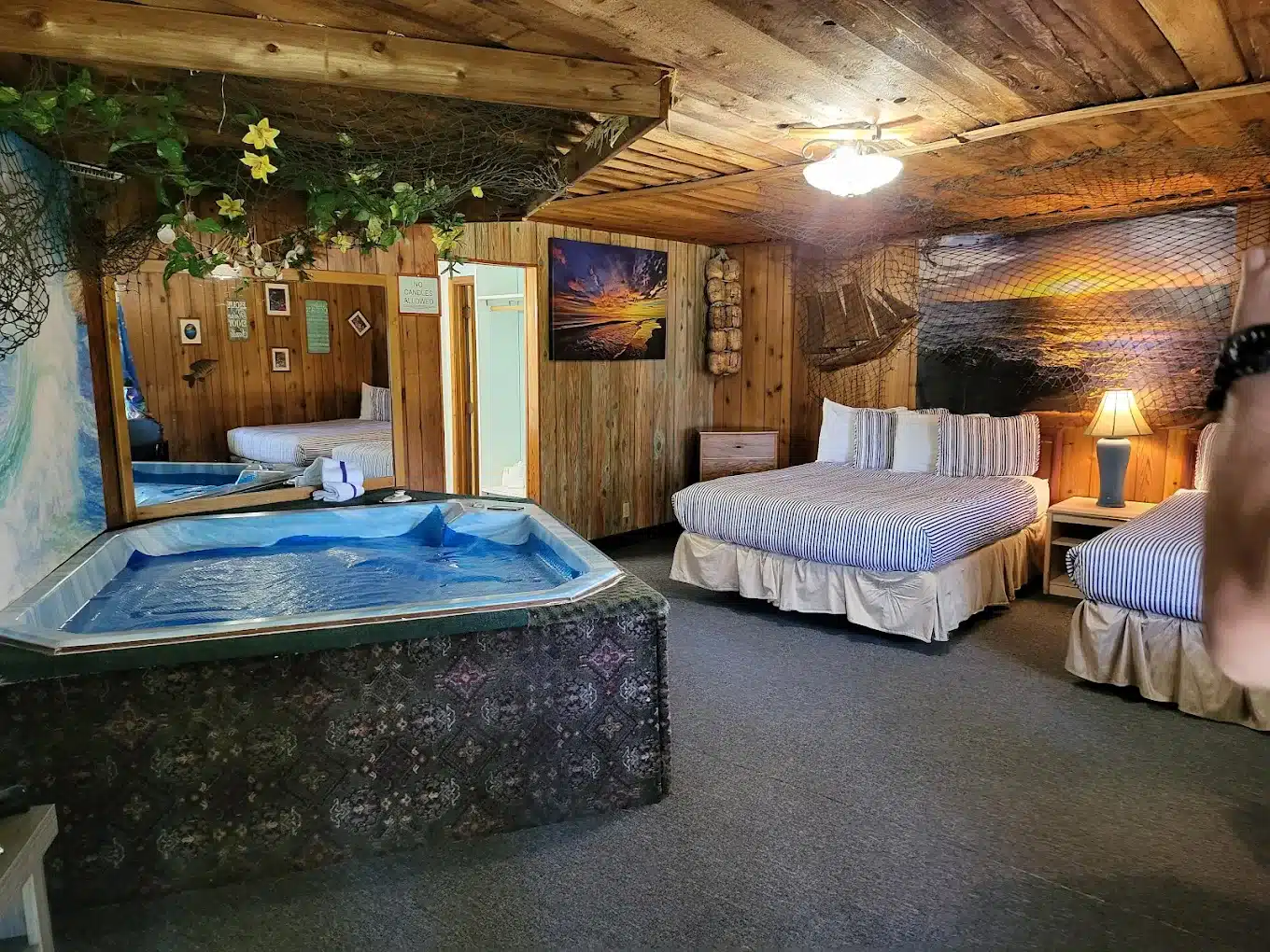 Bennett Bay Inn has Jacuzzi suites
