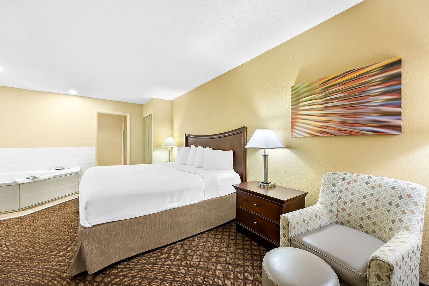 Best Western Coach House has Jacuzzi suites