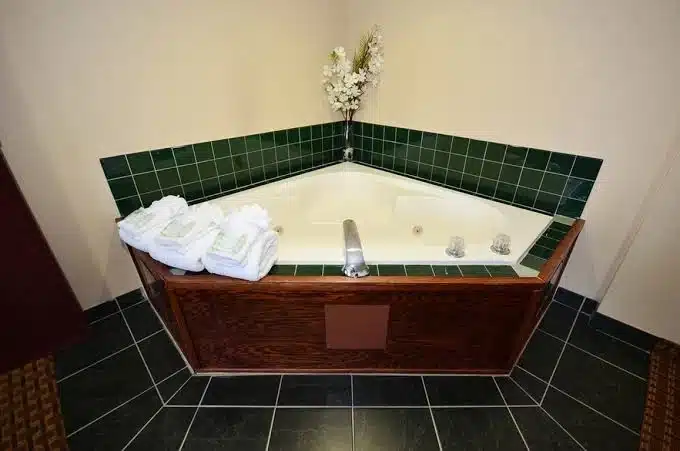 Best Western Concord Inn & Suites has Jacuzzi suites