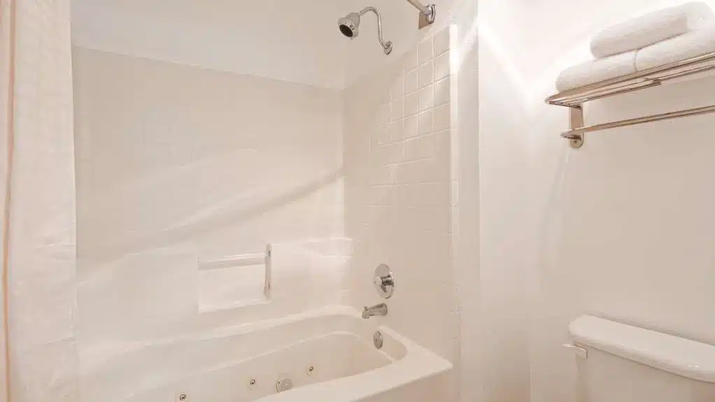 Best Western Inn Of Chandler has Jacuzzi suites
