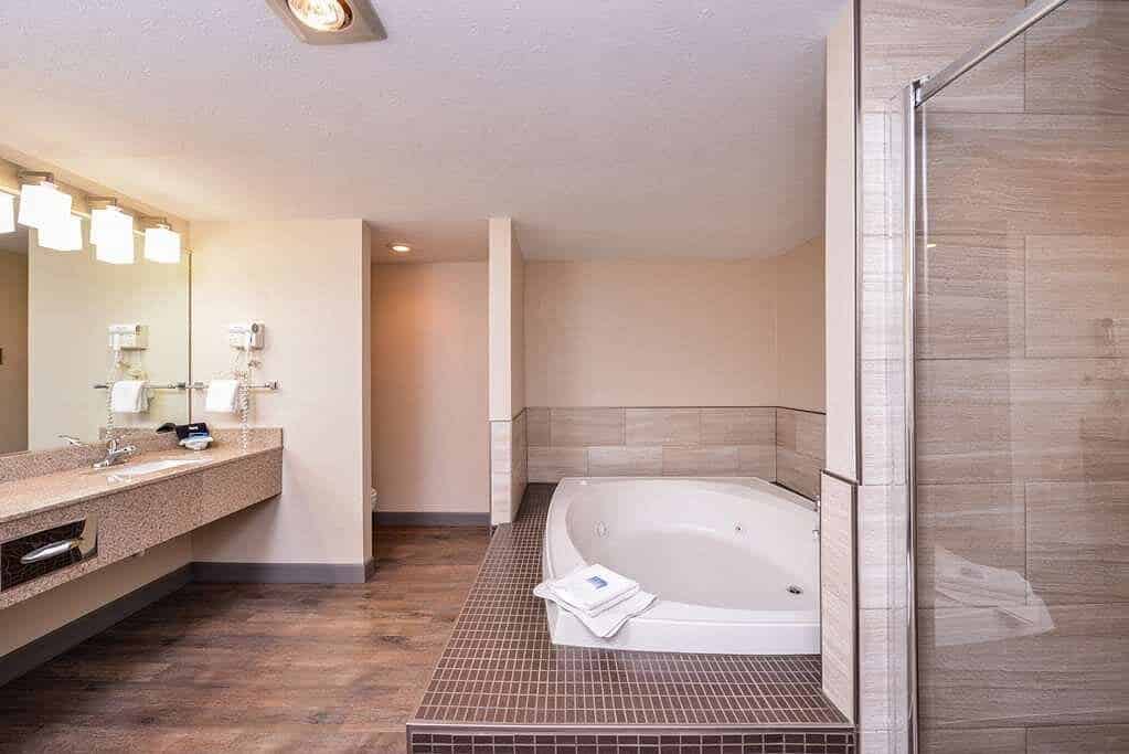 Best Western Kelly Inn Yankton SD has Jacuzzi suites