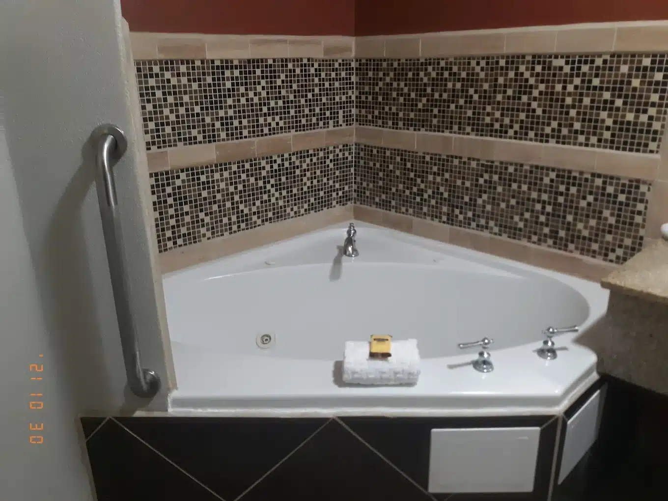 Best Western Plus Lee's Summit Hotel & Suites has Jacuzzi suites