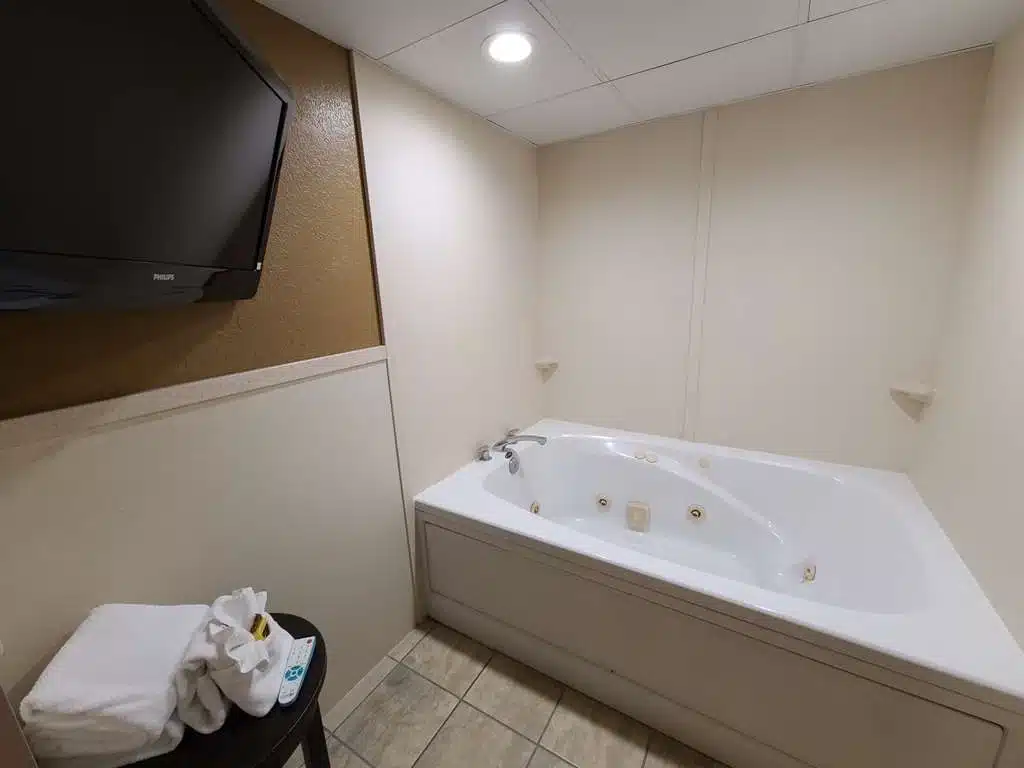 Best Western Plus North Platte Inn & Suites has Jacuzzi suites