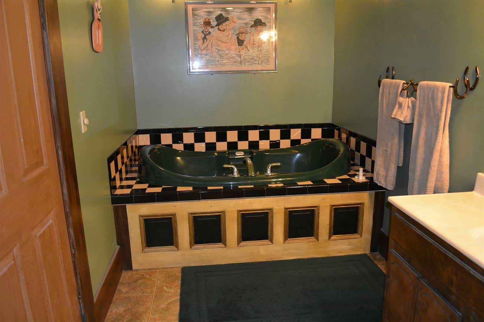 Bisbee Grand Hotel has Jacuzzi suites