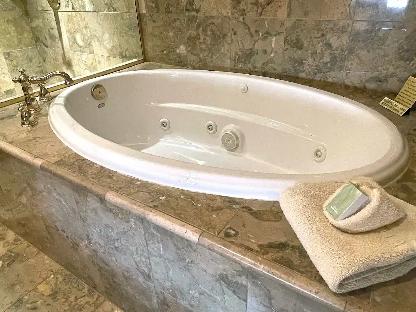 Celebrity Boutique Hotel has Jacuzzi suites