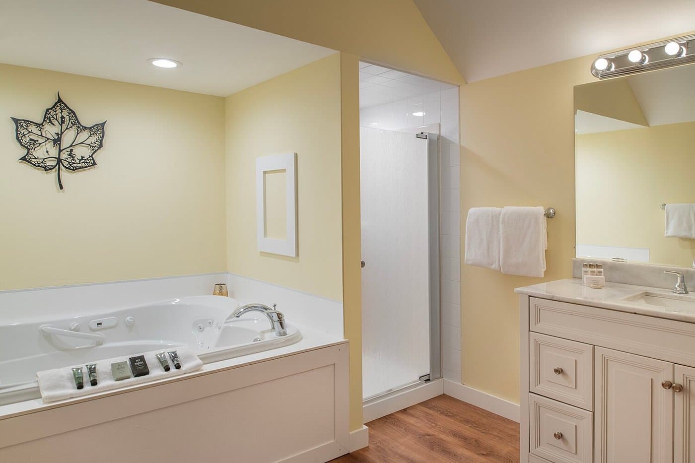 Christmas Farm Inn & Spa has Jacuzzi suites