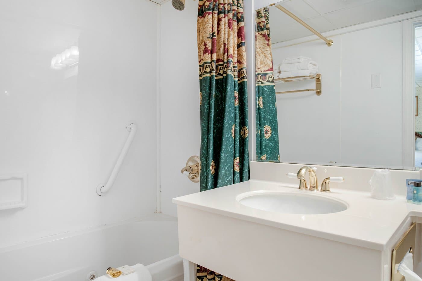 Coachman Inn has Jacuzzi suites