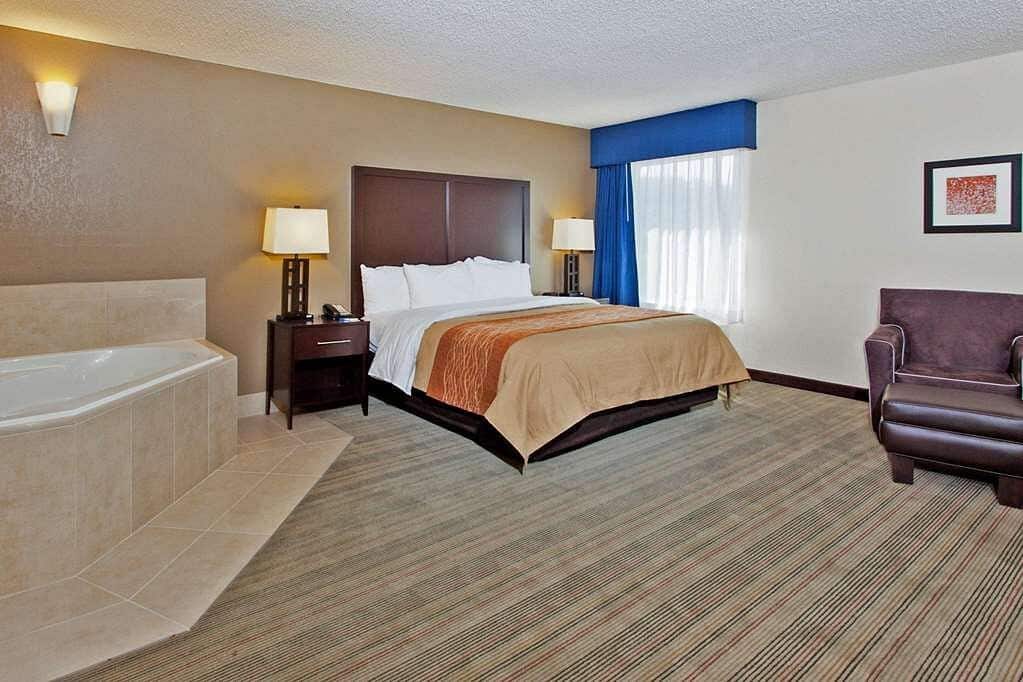 Comfort Inn Blairsville has Jacuzzi suites
