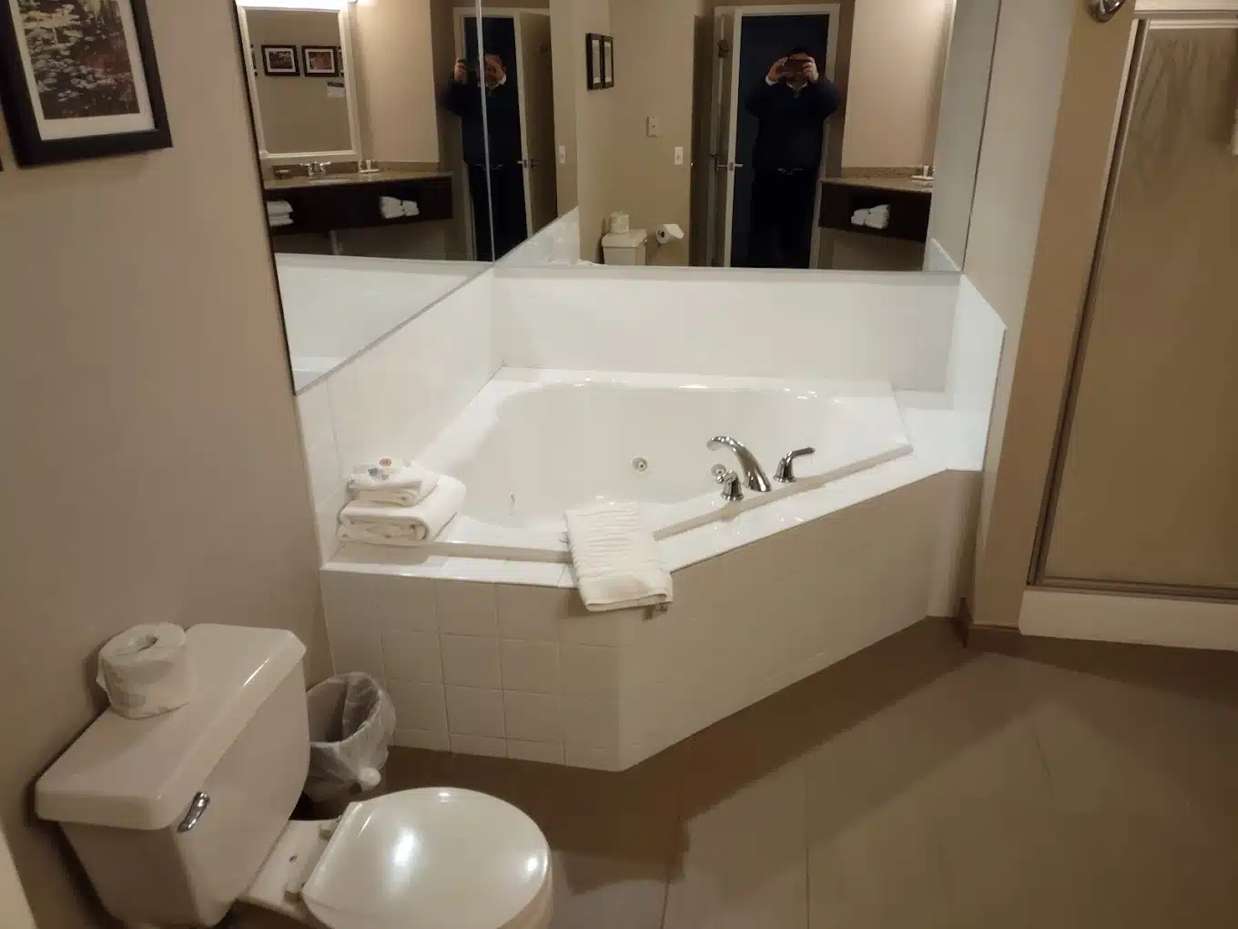 Comfort Inn Concord NH has Jacuzzi suites