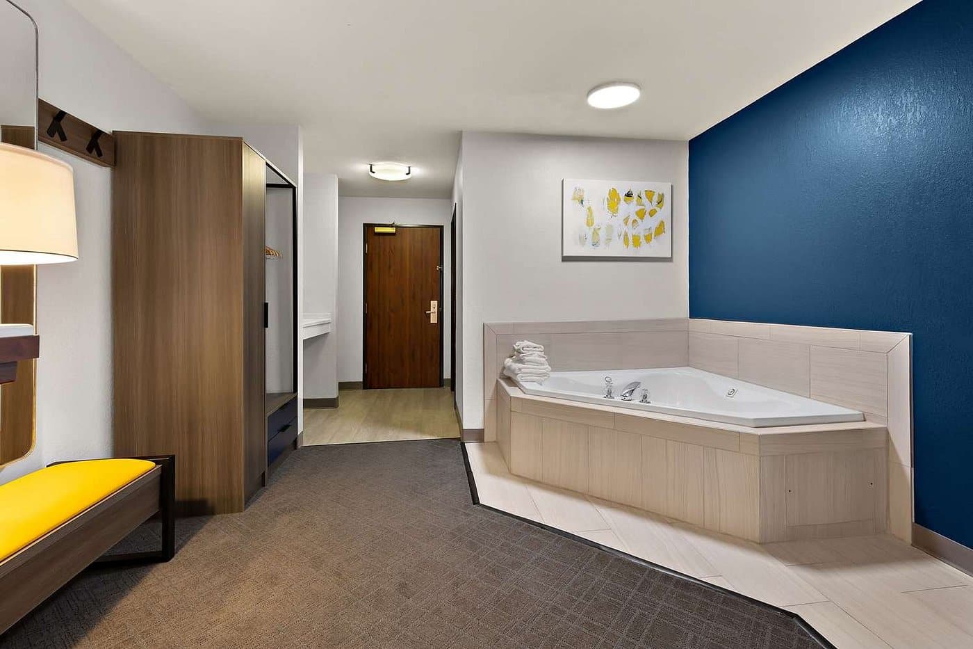 Comfort Inn & Suites Fremont has Jacuzzi suites