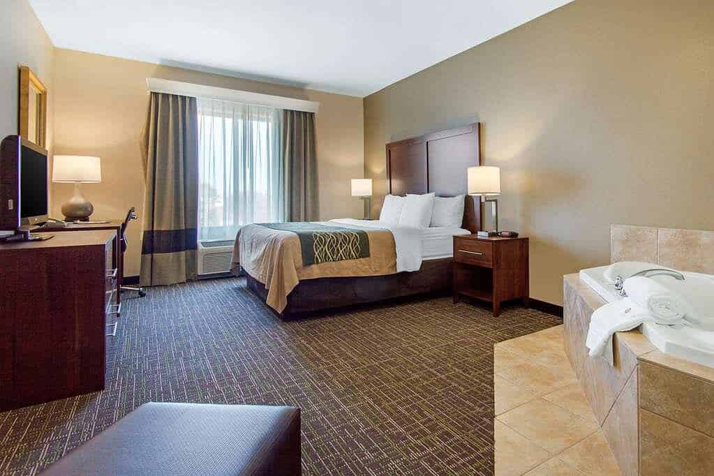 Comfort Inn & Suites Norman Near University has Jacuzzi suites