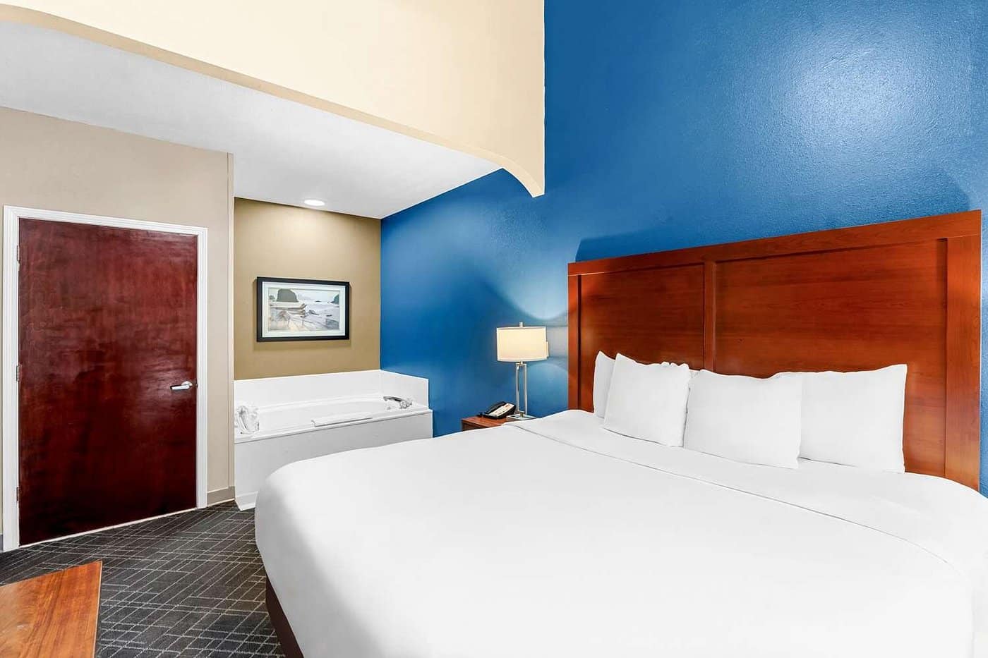 Comfort Suites Mobile East Bay has Jacuzzi suites