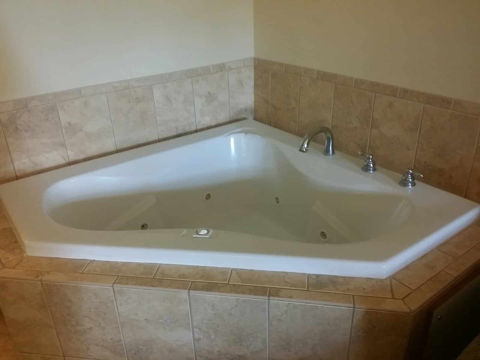 Comfort Suites Valdosta has Jacuzzi suites