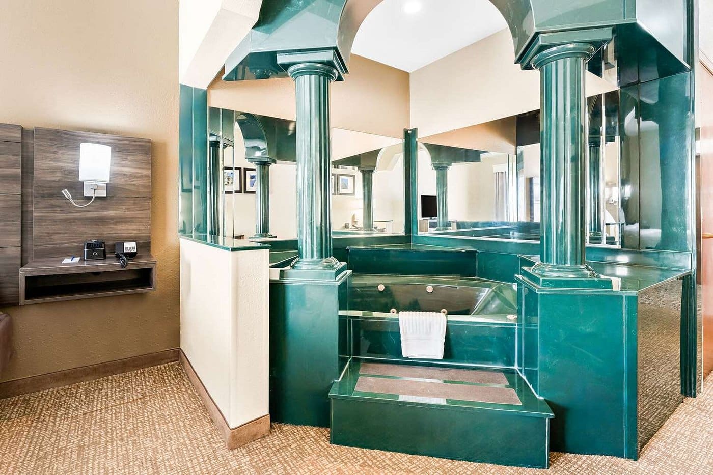 Comfort Suites near Robins Air Force Base has Jacuzzi suites