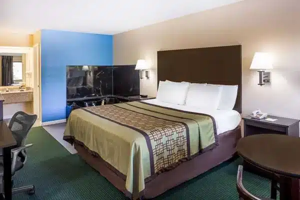 Days Inn by Wyndham Enterprise has Jacuzzi suites