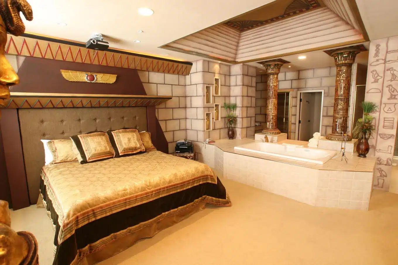 Destinations Inn has Jacuzzi suites