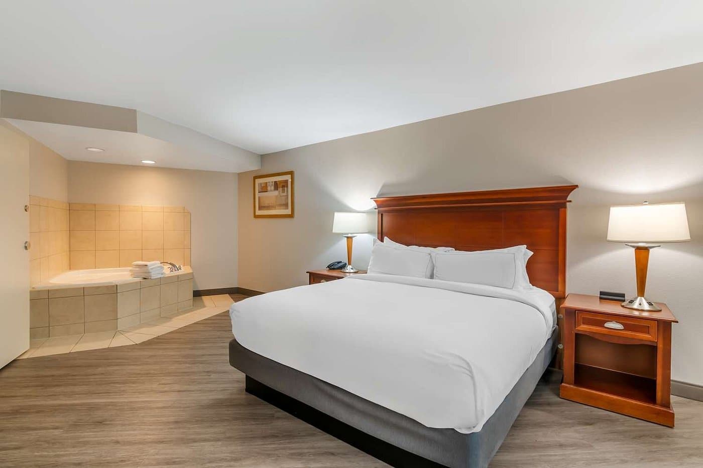 DoubleTree by Hilton Hotel Jefferson City has Jacuzzi suites
