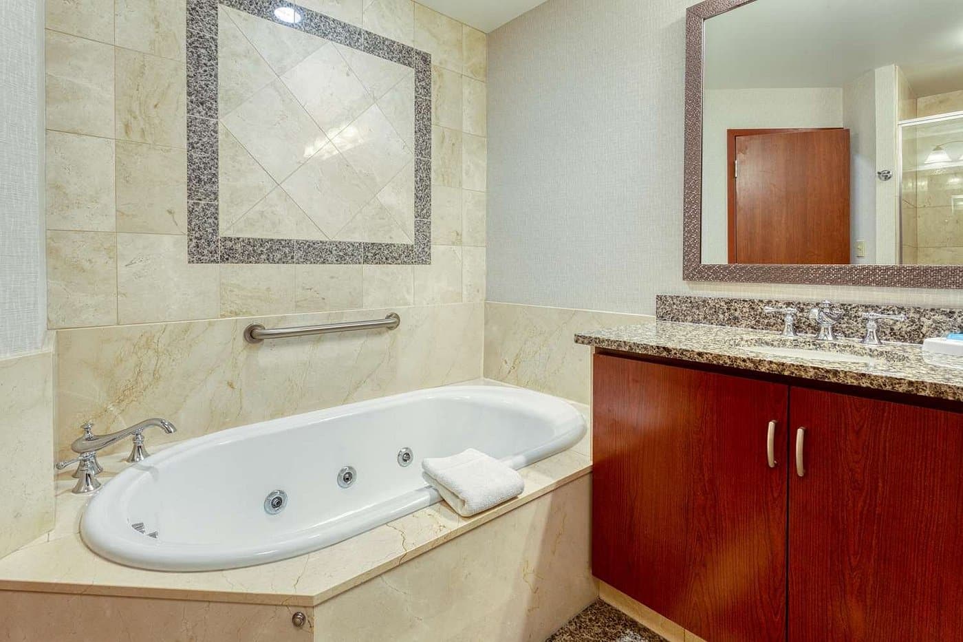 Drury Plaza Hotel St. Louis Chesterfield has Jacuzzi suites