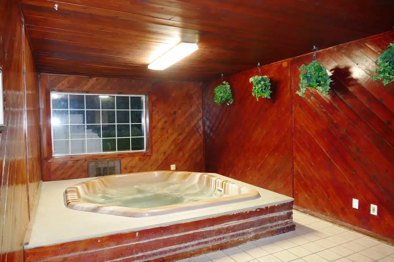 FairBridge Inn & Suites Idaho Falls has Jacuzzi suites