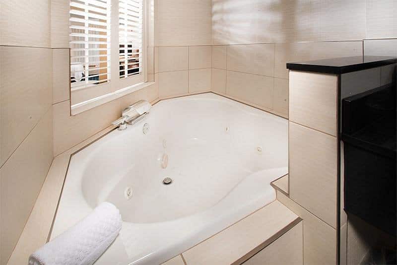 Fairfield Inn & Suites Idaho Falls has Jacuzzi suites