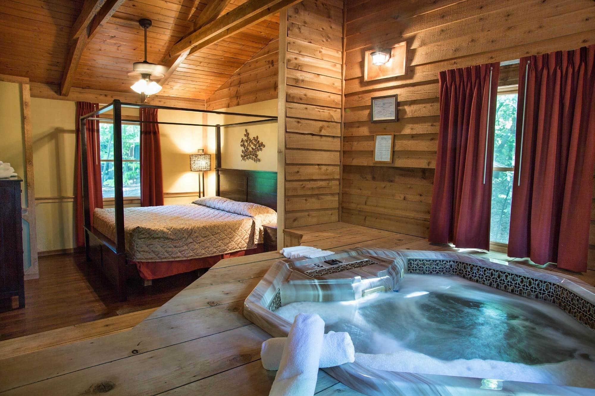 Forrest Hills Mountain Resort has Jacuzzi suites