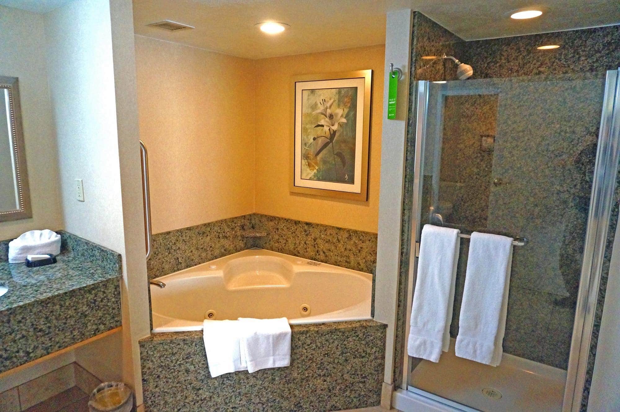 Hampton Inn Lake Havasu City has Jacuzzi suites