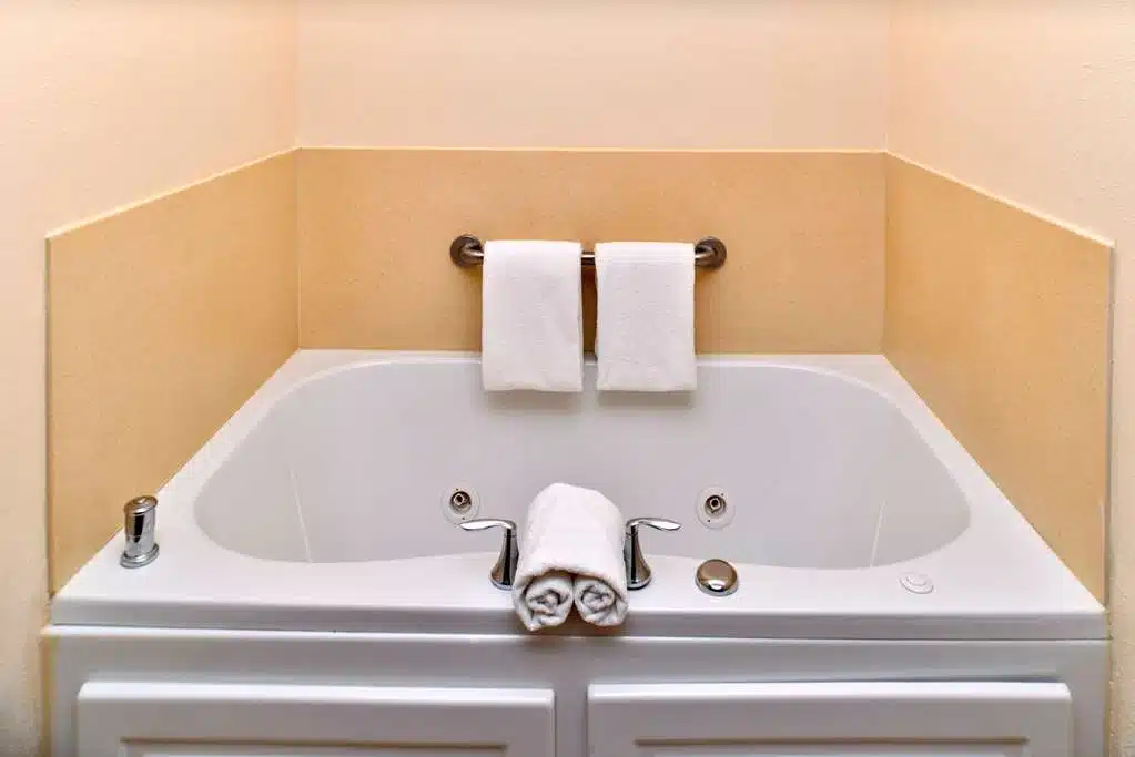 Hampton Inn & Suites Dayton-Vandalia has Jacuzzi suites