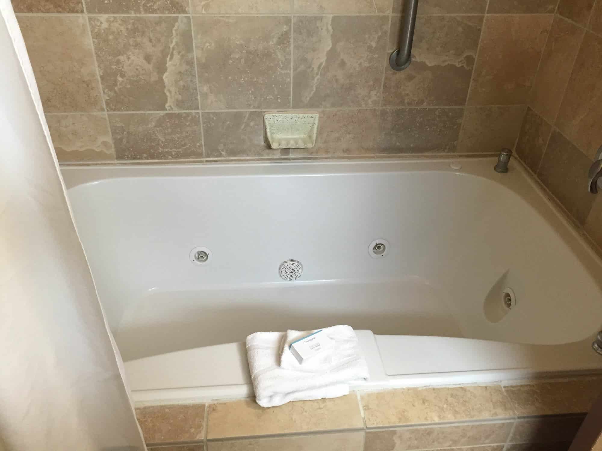 Hampton Inn Twin Falls has Jacuzzi suites