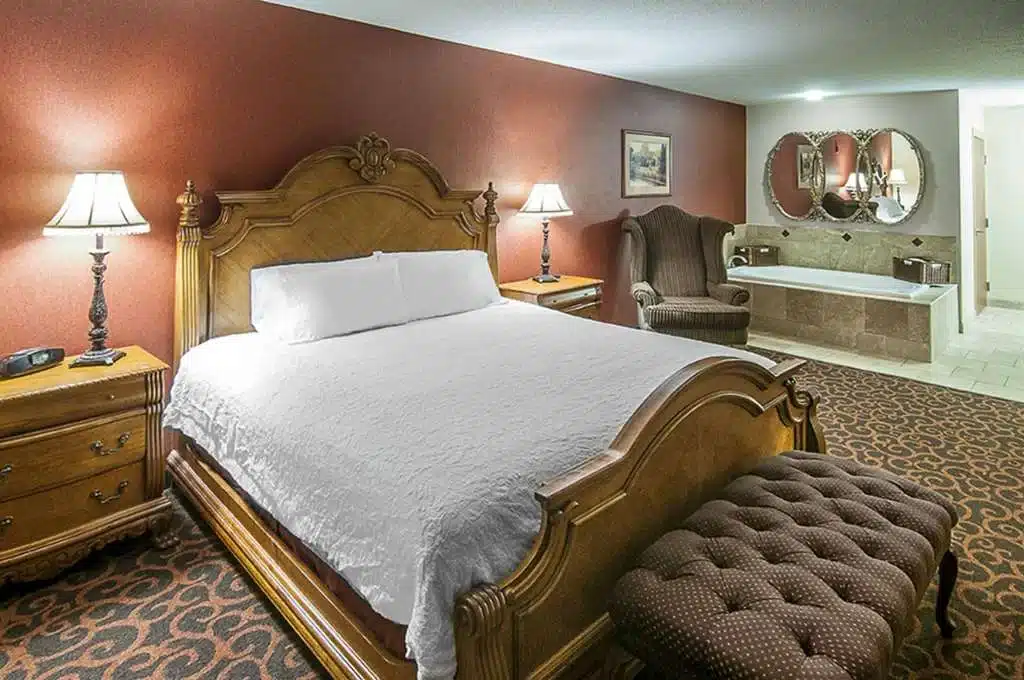 Hampton Inn at Tin Lizzie Gaming Resort has Jacuzzi suites