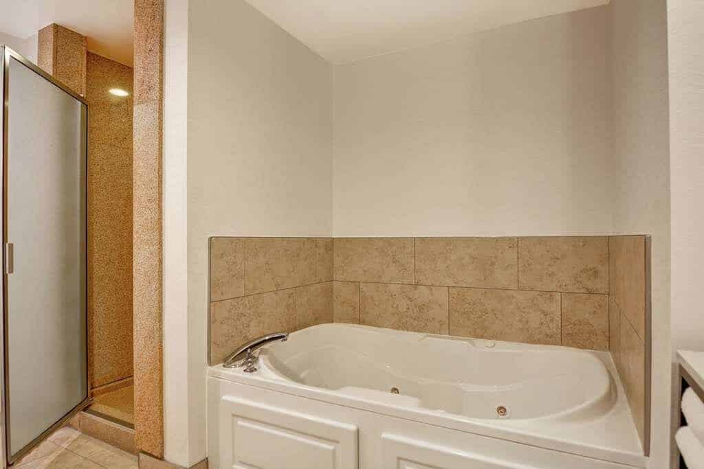 Hilton Garden Inn Mobile East Bay / Daphne has Jacuzzi suites