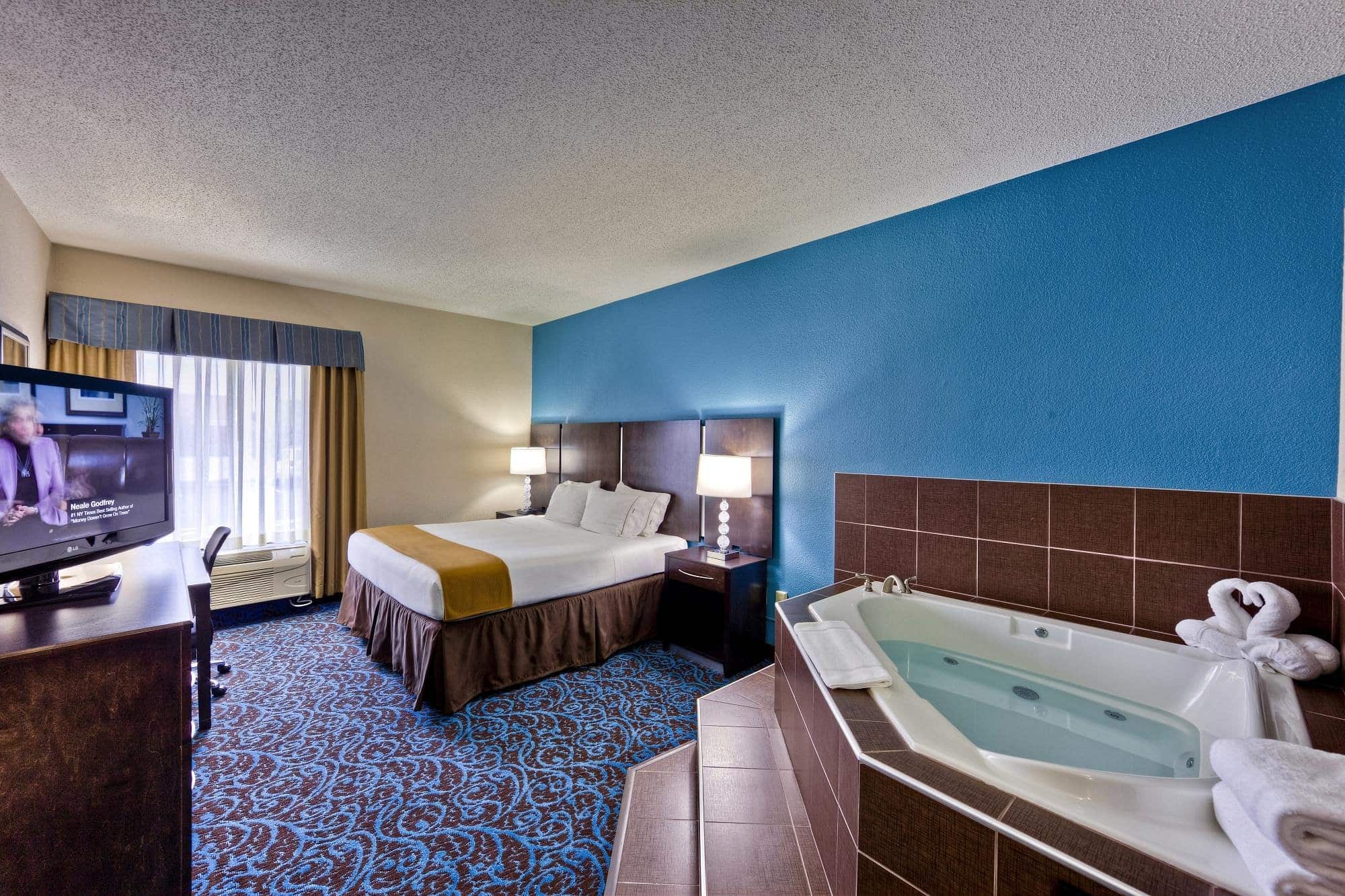 Holiday Inn Express Chillicothe East By IHG has Jacuzzi suites