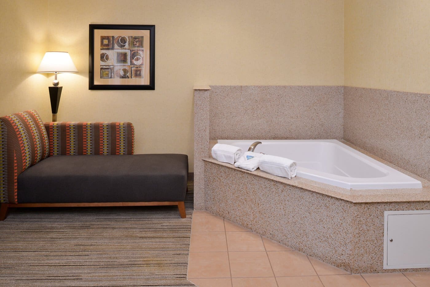 Holiday Inn Express & Suites Nampa - Idaho Center