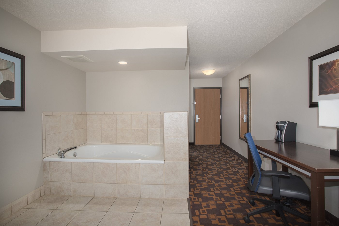 Holiday Inn Express & Suites Yankton