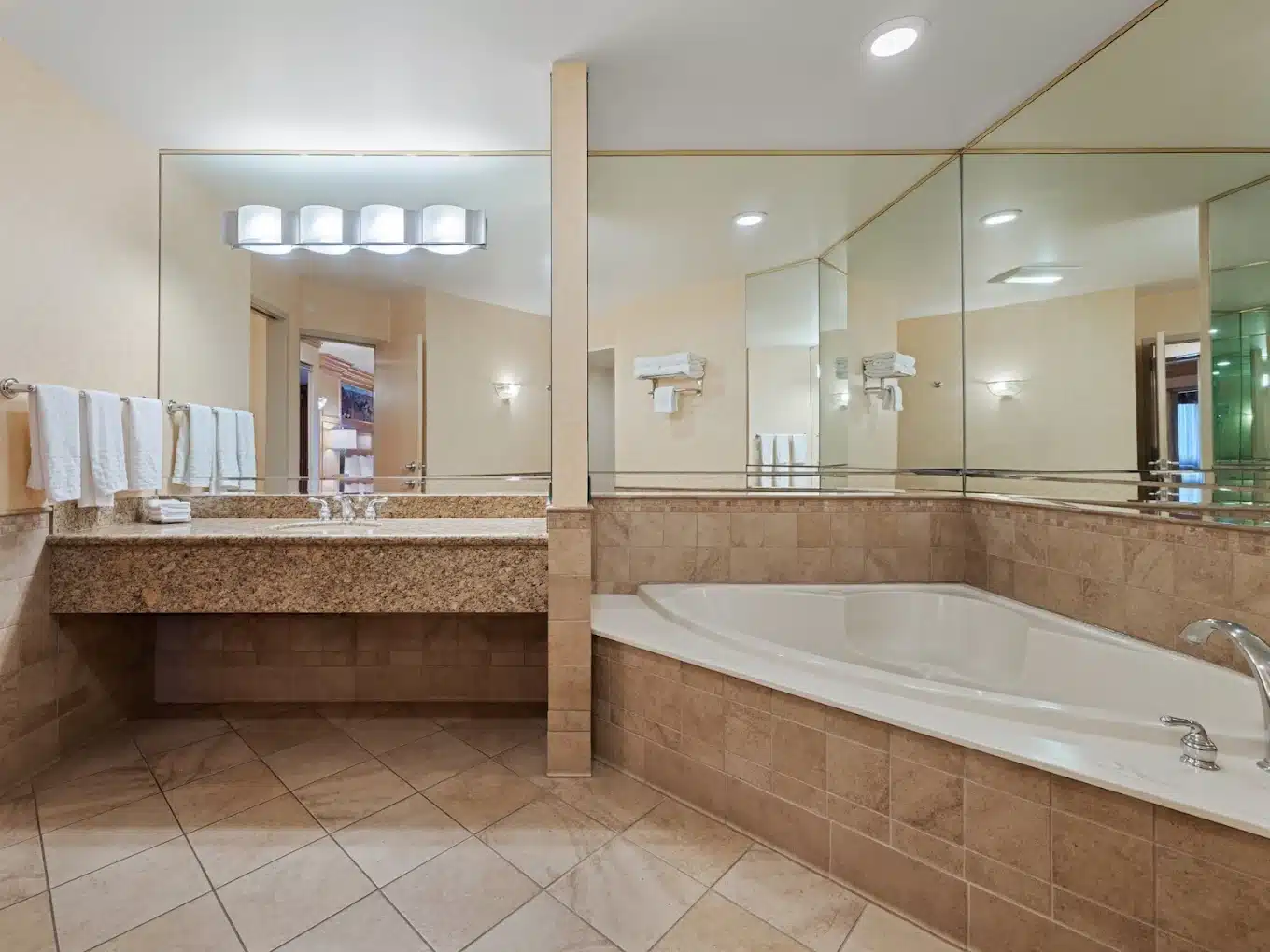 Holiday Inn Resort The Squire At Grand Canyon By IHG has Jacuzzi suites