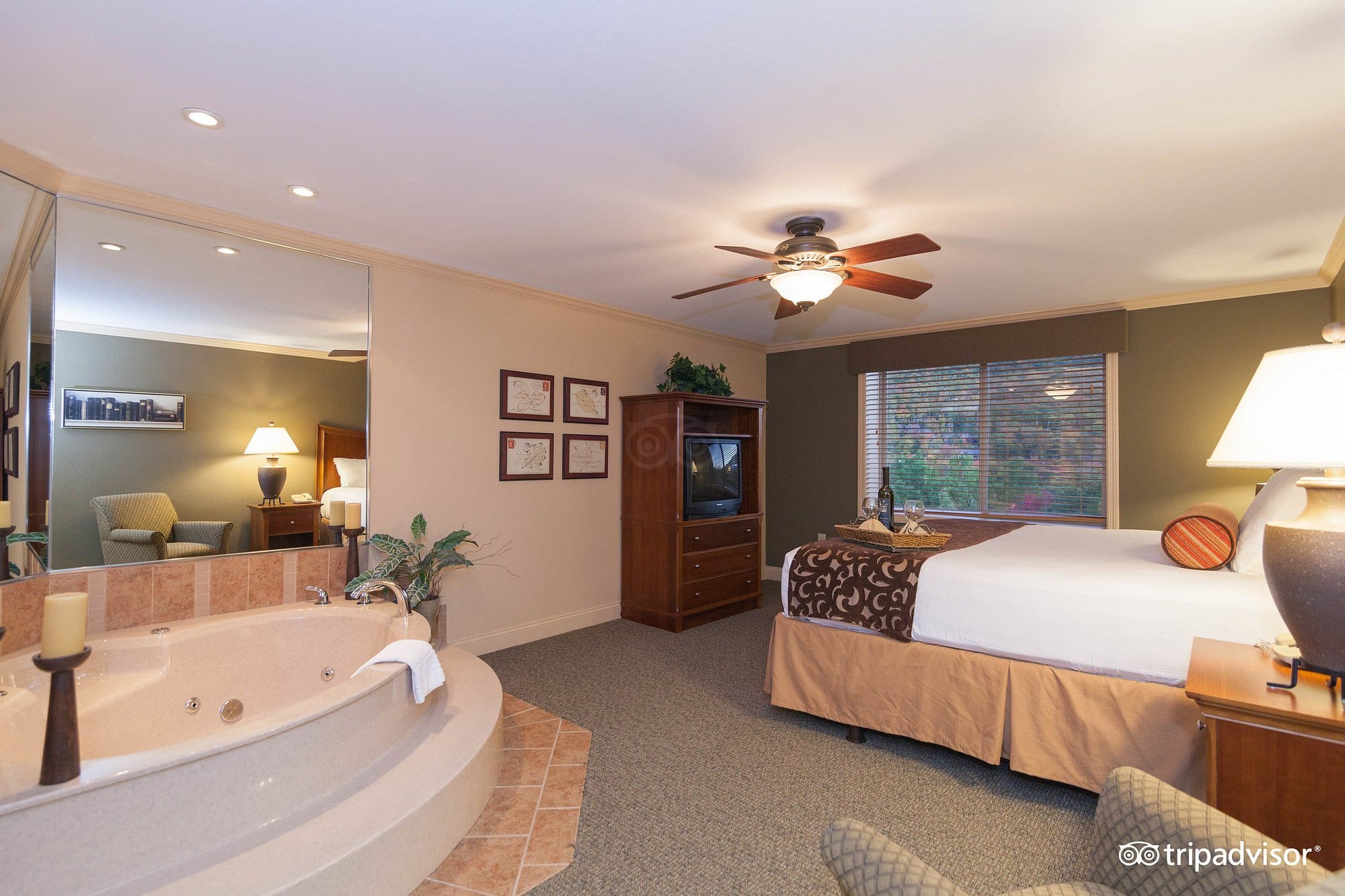 InnSeason Resorts Pollard Brook has rooms with private jacuzzi
