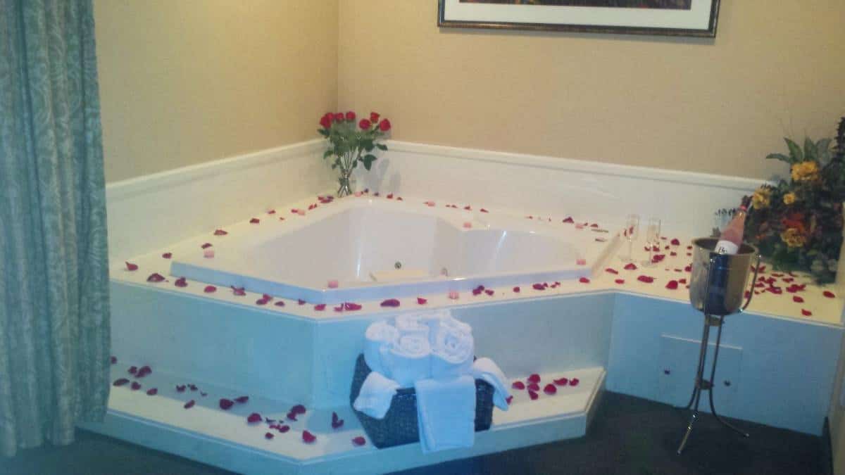 La Quinta by Wyndham Pocatello has Jacuzzi suites