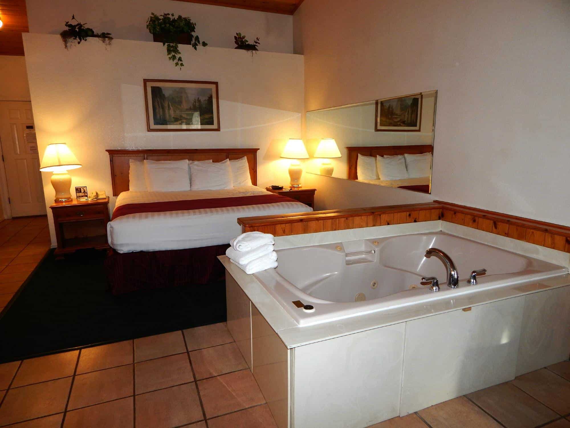 Majestic Mountain Inn has Jacuzzi suites