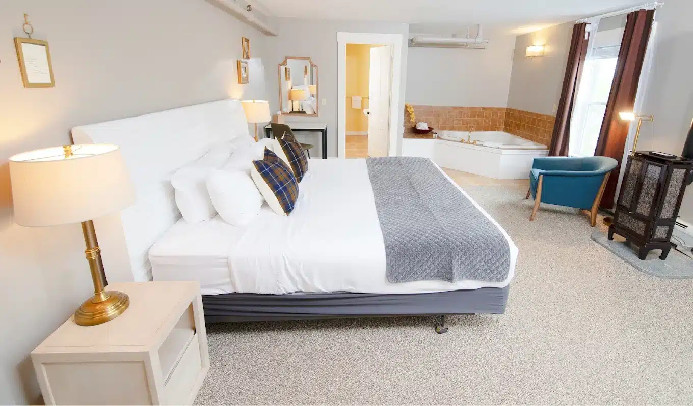 New London Inn has Jacuzzi suites